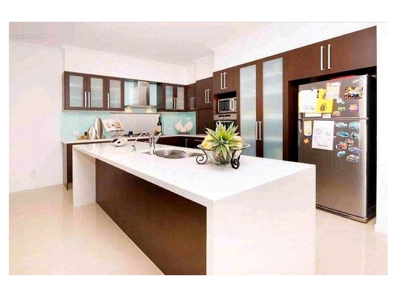 3 Royal Albert Crescent, Sovereign Islands QLD 4216