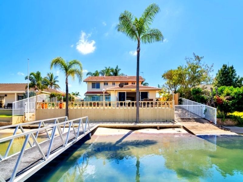 8 Dobell Avenue, Paradise Point QLD 4216