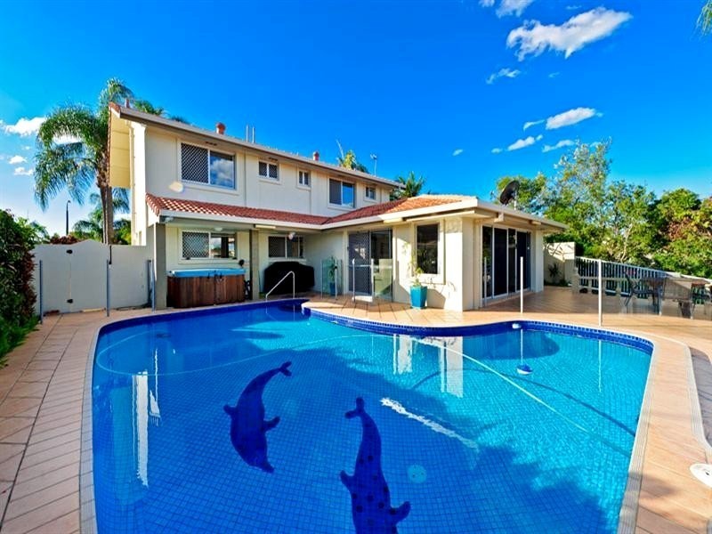 8 Dobell Avenue, Paradise Point QLD 4216