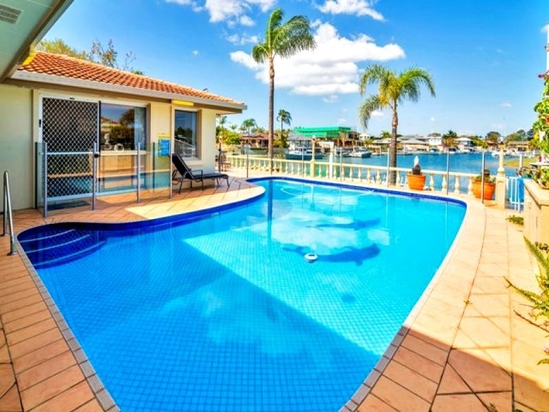 8 Dobell Avenue, Paradise Point QLD 4216