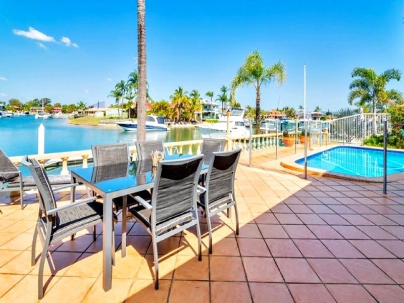 8 Dobell Avenue, Paradise Point QLD 4216