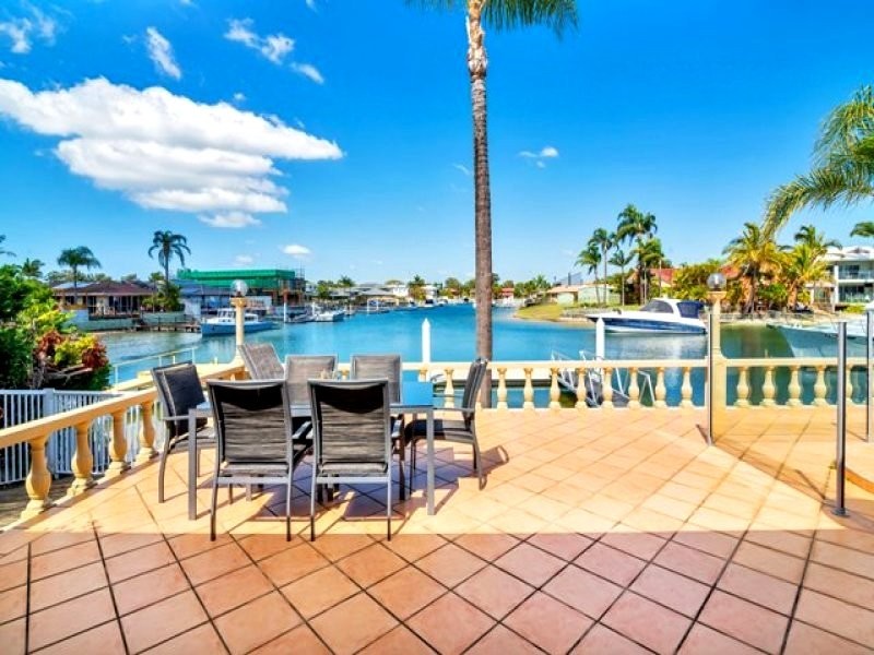 8 Dobell Avenue, Paradise Point QLD 4216