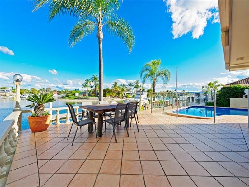 8 Dobell Avenue, Paradise Point QLD 4216