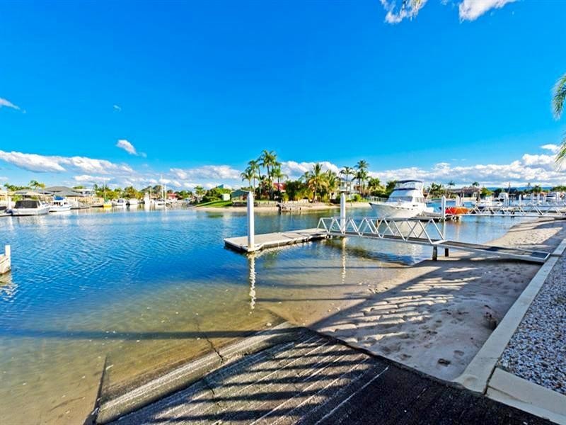 8 Dobell Avenue, Paradise Point QLD 4216