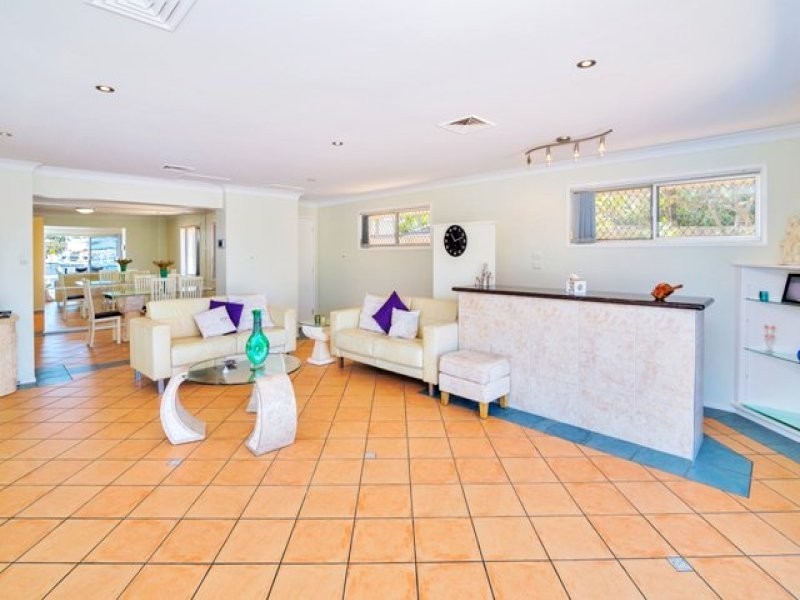 8 Dobell Avenue, Paradise Point QLD 4216