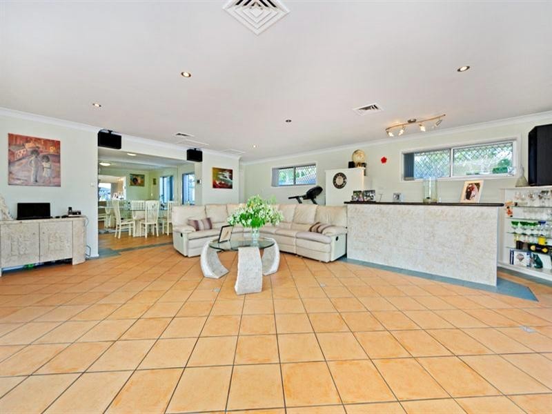 8 Dobell Avenue, Paradise Point QLD 4216