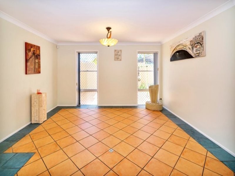 8 Dobell Avenue, Paradise Point QLD 4216