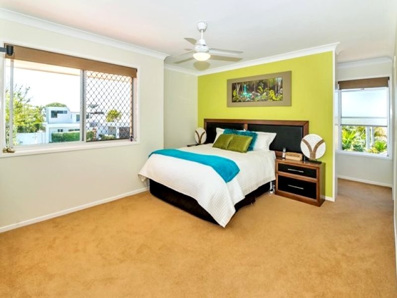 8 Dobell Avenue, Paradise Point QLD 4216