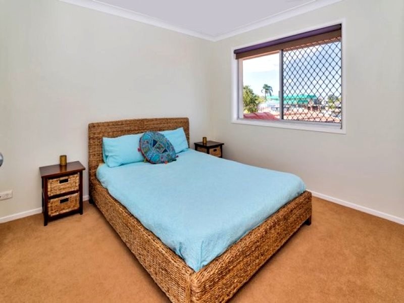 8 Dobell Avenue, Paradise Point QLD 4216