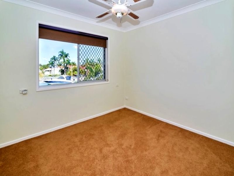 8 Dobell Avenue, Paradise Point QLD 4216