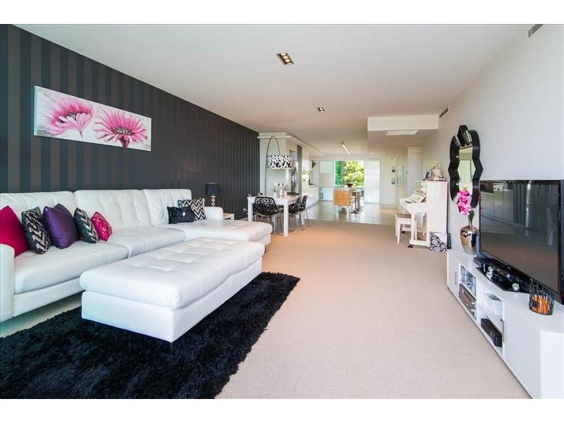 00 Ephraim Island, Paradise Point QLD 4216