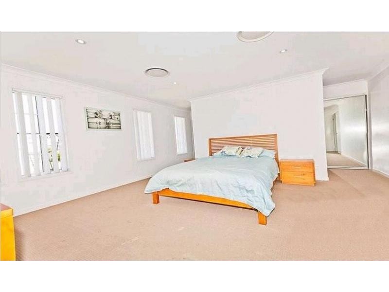 6 Iridium Drive, Hope Island QLD 4212