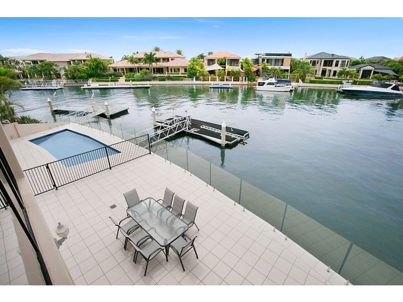 4 The Peninsula, Paradise Point QLD 4216