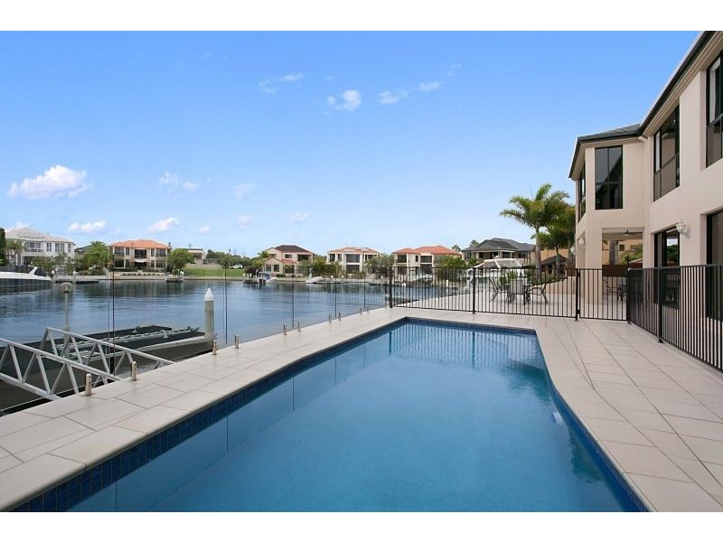 4 The Peninsula, Paradise Point QLD 4216