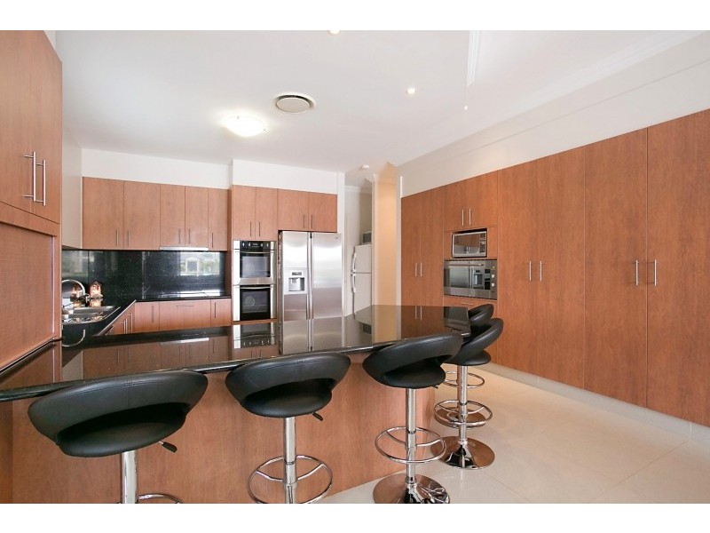 4 The Peninsula, Paradise Point QLD 4216