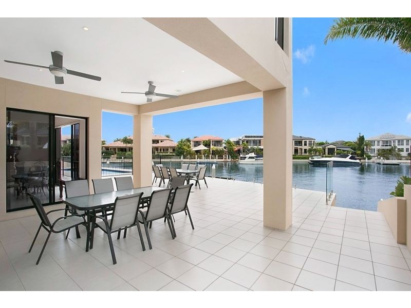 4 The Peninsula, Sovereign Islands QLD 4216