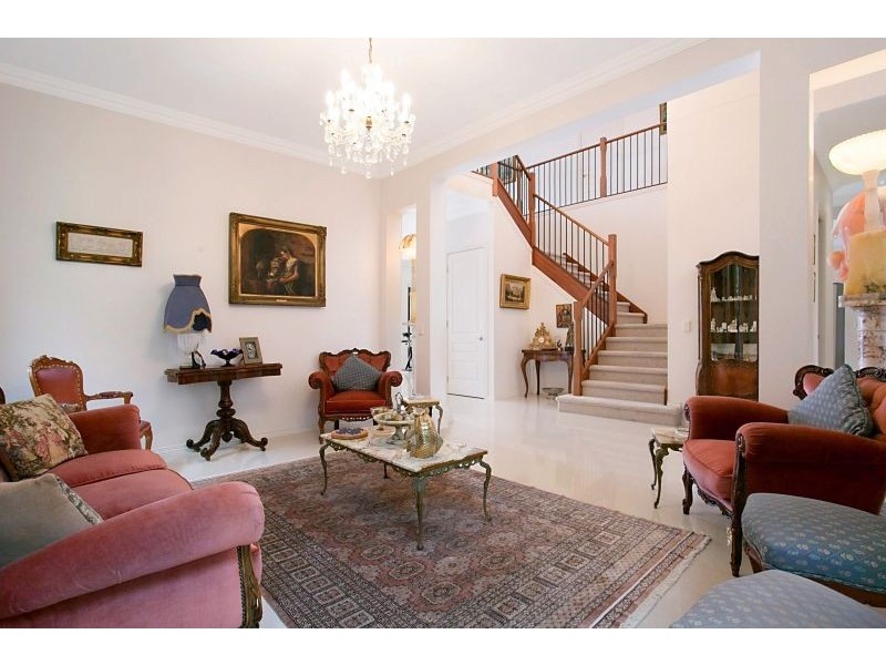 4 The Peninsula, Sovereign Islands QLD 4216