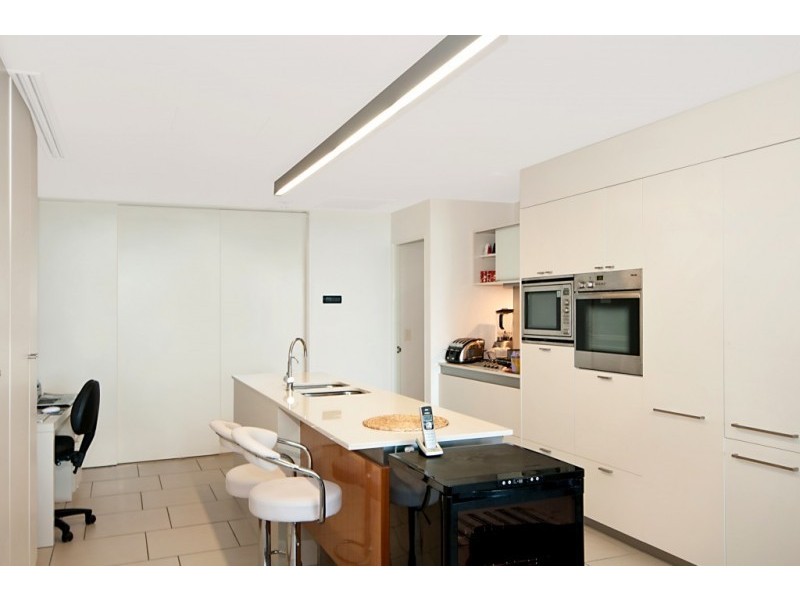 26104/2 Ephraim Island, Paradise Point QLD 4216