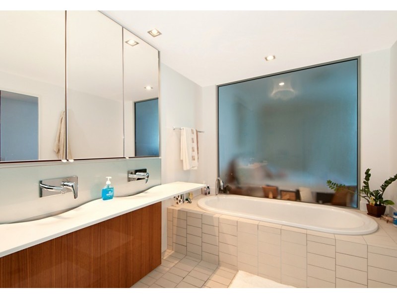 26104/2 Ephraim Island, Paradise Point QLD 4216