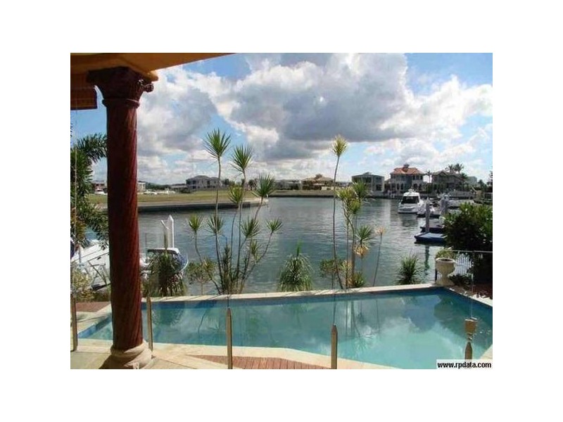 10 Parklane Drive, Sovereign Islands QLD 4216