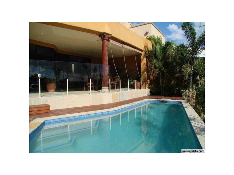10 Parklane Drive, Sovereign Islands QLD 4216