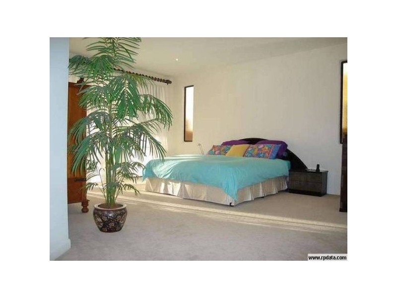 10 Parklane Drive, Sovereign Islands QLD 4216
