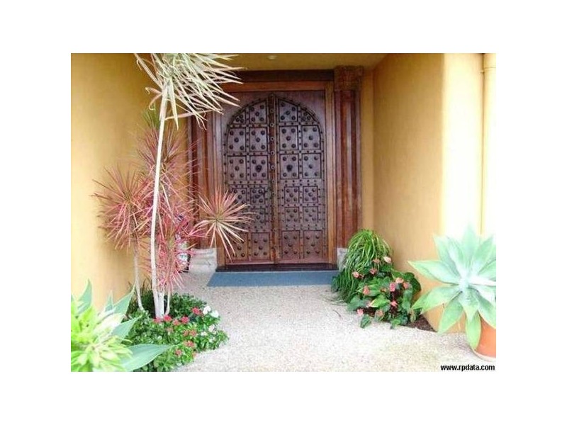 10 Parklane Drive, Sovereign Islands QLD 4216