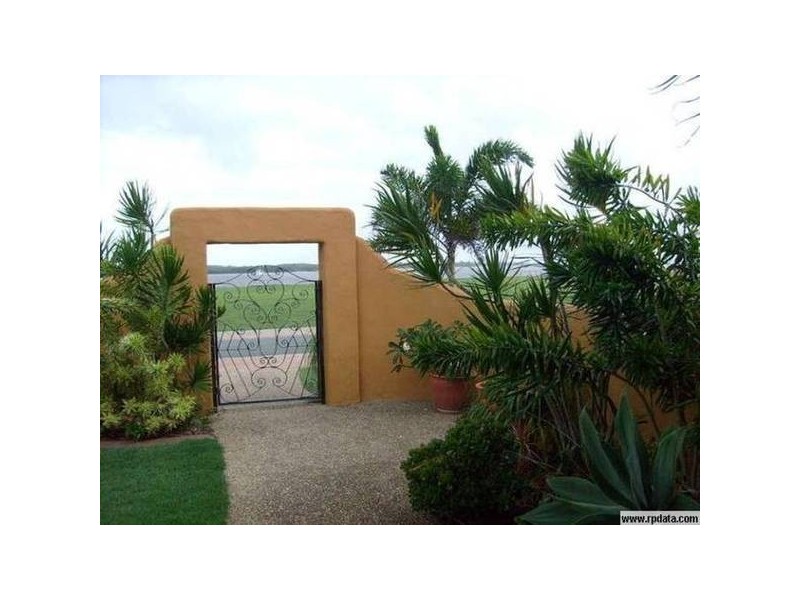10 Parklane Drive, Sovereign Islands QLD 4216