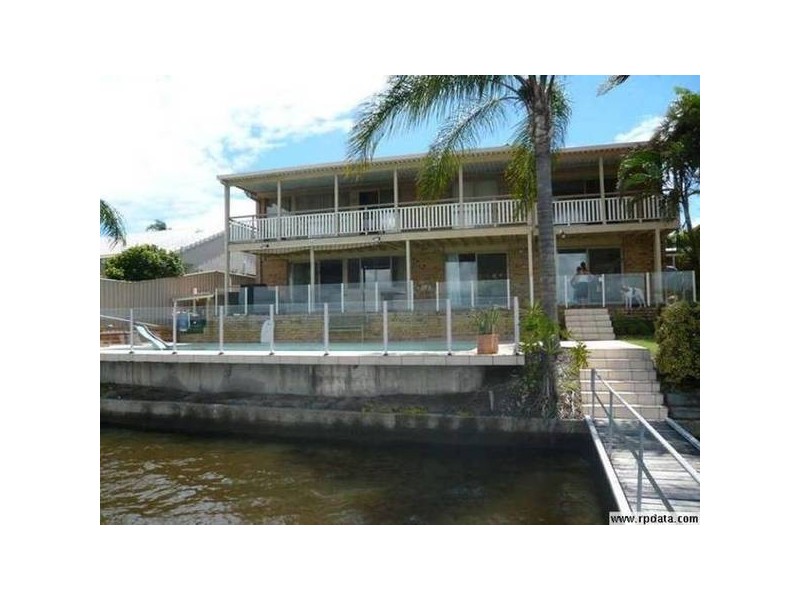 28 Longboat Drive, Biggera Waters QLD 4216