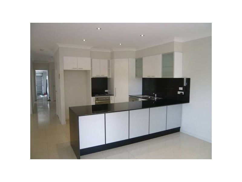 2/40 Bayview Street, Runaway Bay QLD 4216