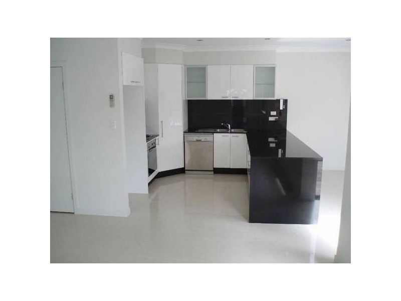 2/40 Bayview Street, Runaway Bay QLD 4216