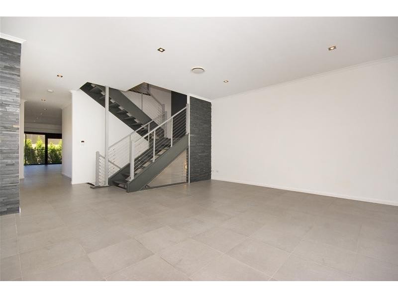 1/32 Shoveller Avenue, Paradise Point QLD 4216