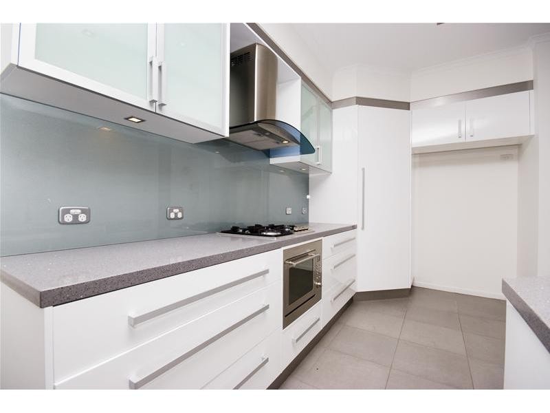 1/32 Shoveller Avenue, Paradise Point QLD 4216