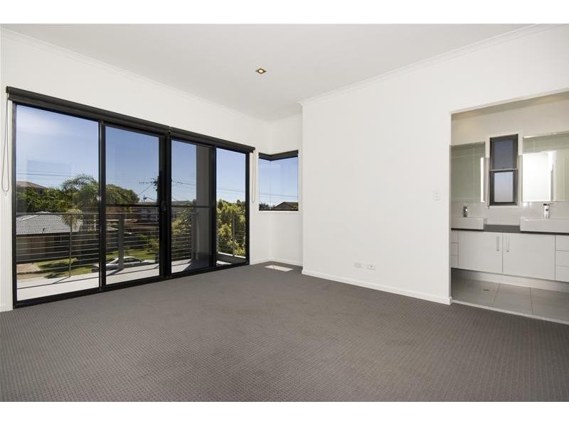 1/32 Shoveller Avenue, Paradise Point QLD 4216