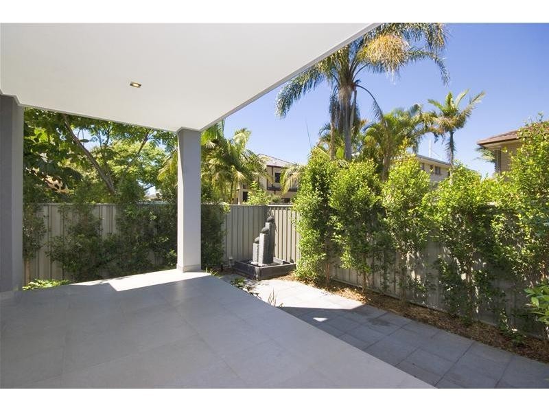 1/32 Shoveller Avenue, Paradise Point QLD 4216