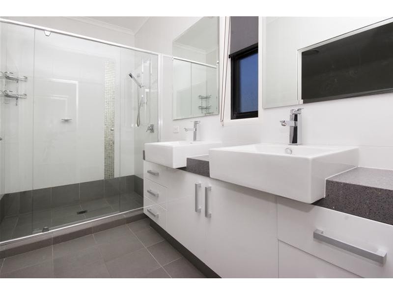 1/32 Shoveller Avenue, Paradise Point QLD 4216