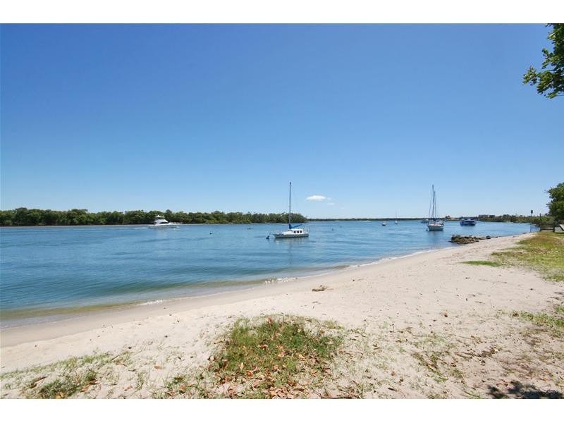 1/32 Shoveller Avenue, Paradise Point QLD 4216