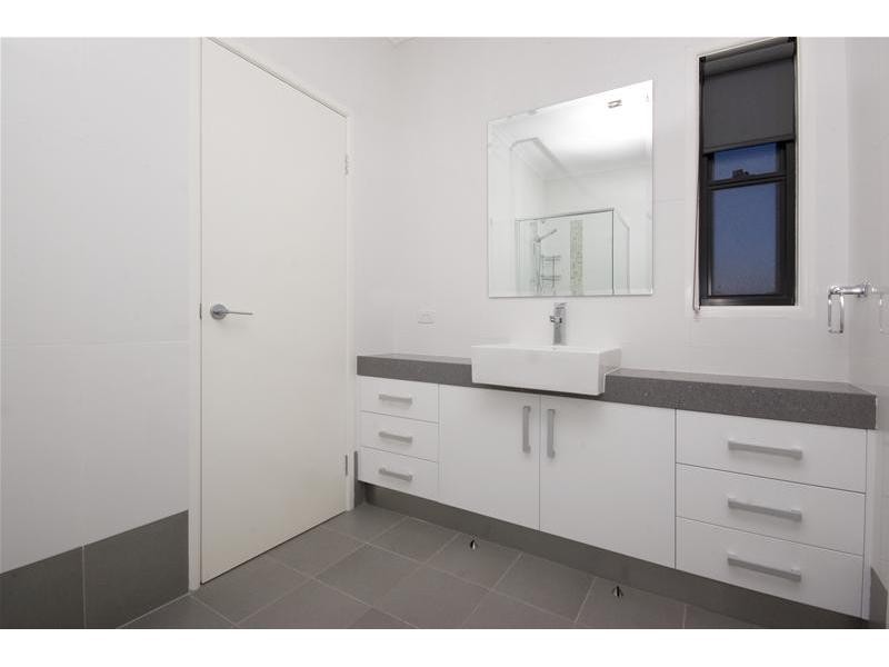 1/32 Shoveller Avenue, Paradise Point QLD 4216