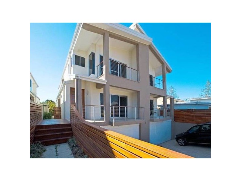 2/3 Nankeen Ave, Paradise Point QLD 4216