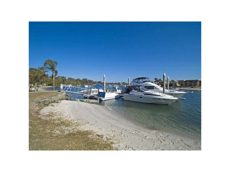 2/3 Nankeen Ave, Paradise Point QLD 4216