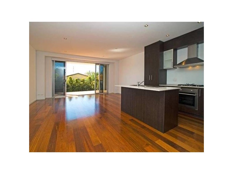 2/3 Nankeen Ave, Paradise Point QLD 4216