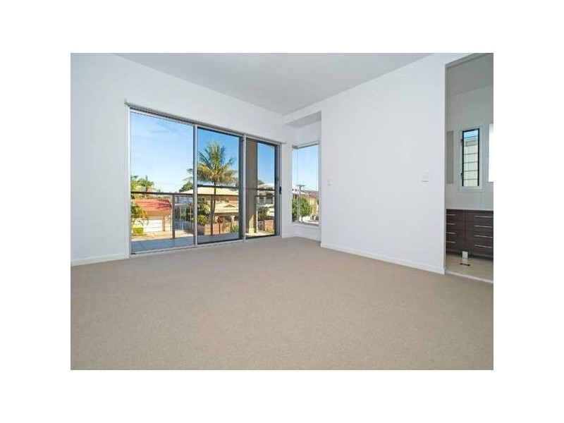 2/3 Nankeen Ave, Paradise Point QLD 4216