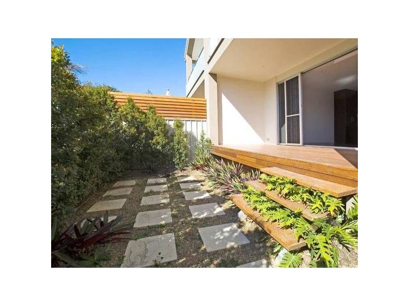 2/3 Nankeen Ave, Paradise Point QLD 4216