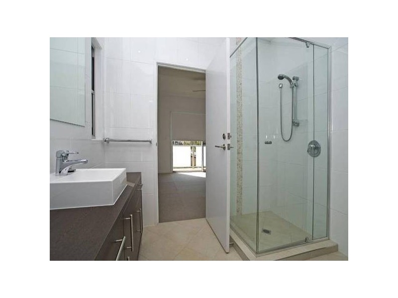 2/3 Nankeen Ave, Paradise Point QLD 4216