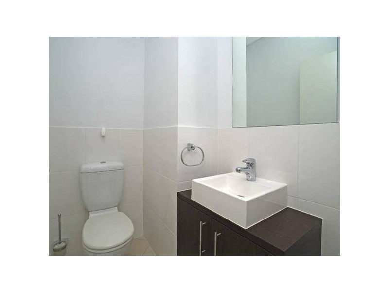 2/3 Nankeen Ave, Paradise Point QLD 4216