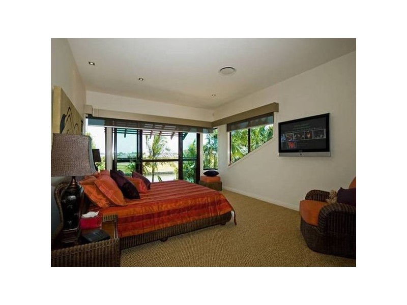 2164 Beaufort Way, Hope Island QLD 4212