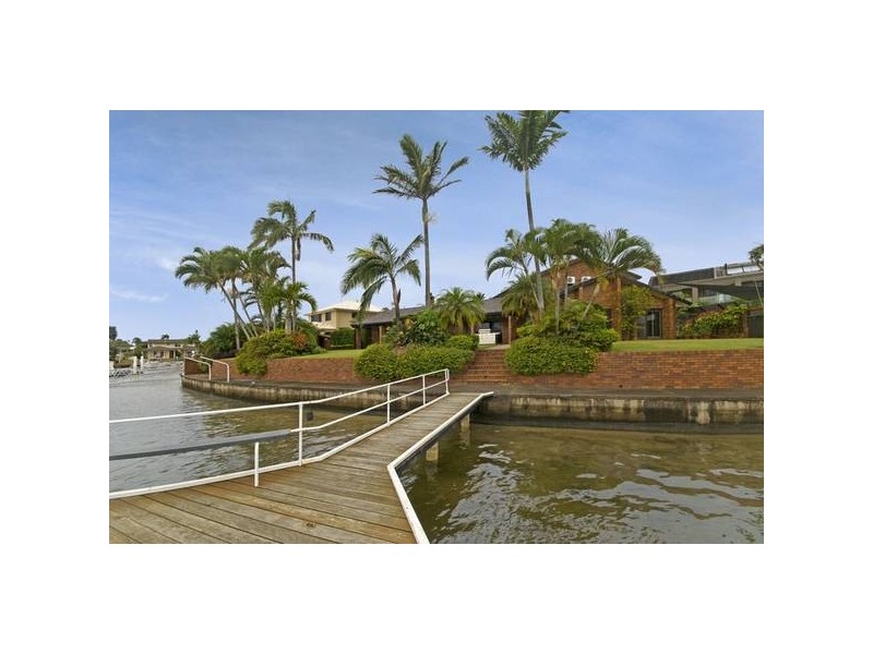 11 Kikori Crescent, Runaway Bay QLD 4216