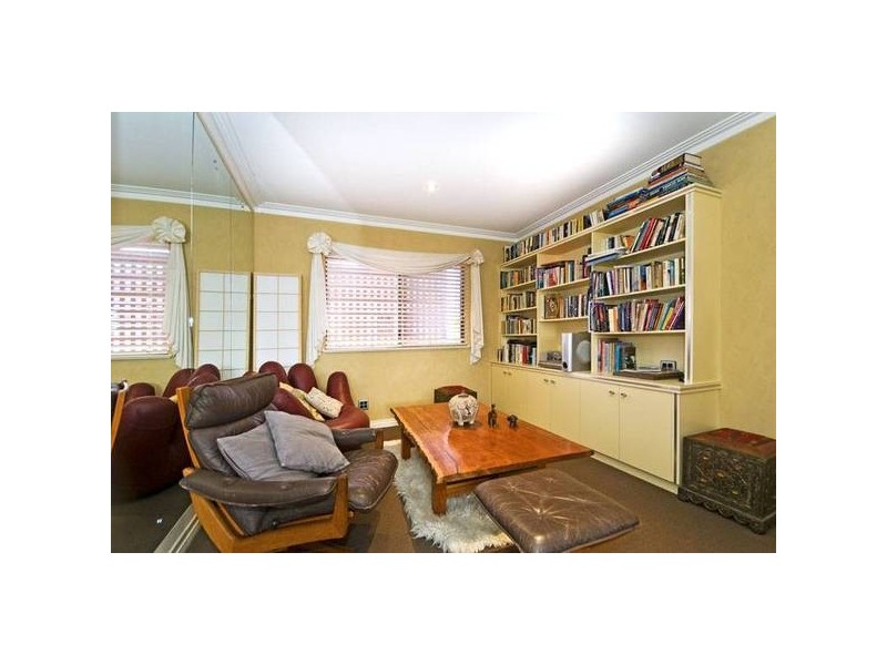 11 Kikori Crescent, Runaway Bay QLD 4216