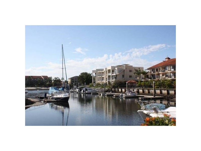 13/65 Bayview Street, Runaway Bay QLD 4216