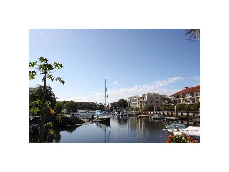 13/65 Bayview Street, Runaway Bay QLD 4216